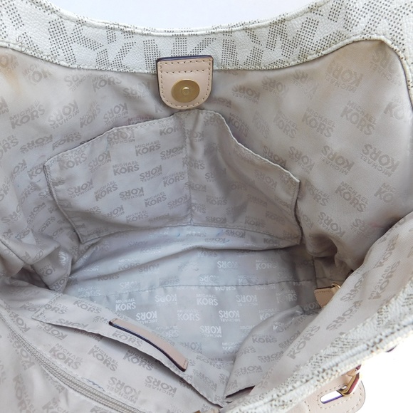 SOLD-MICHAEL KORS SIGNATURE MONOGRAM CHAIN TOTE - Picture 6 of 8